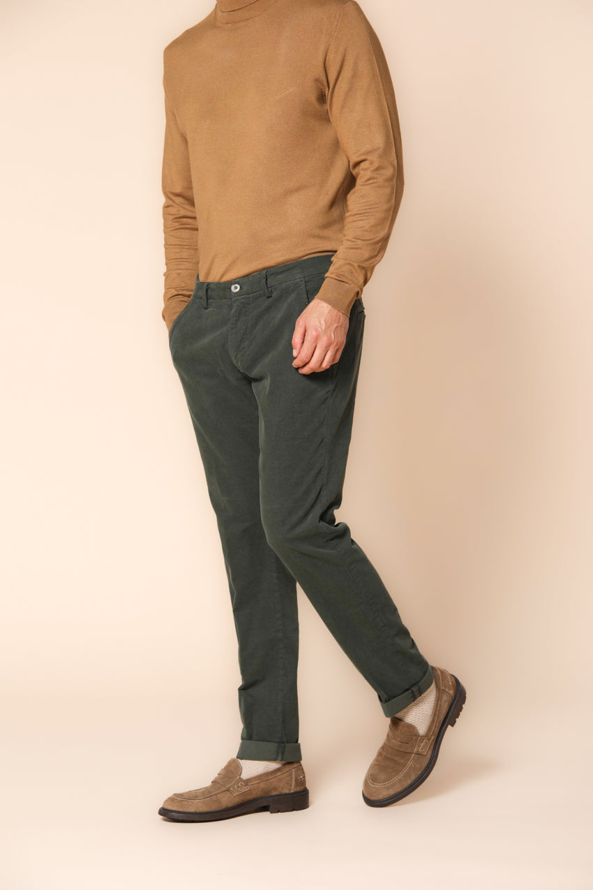 Torino pantalon chino homme en velours 1500 rayé coupe slim  ①.