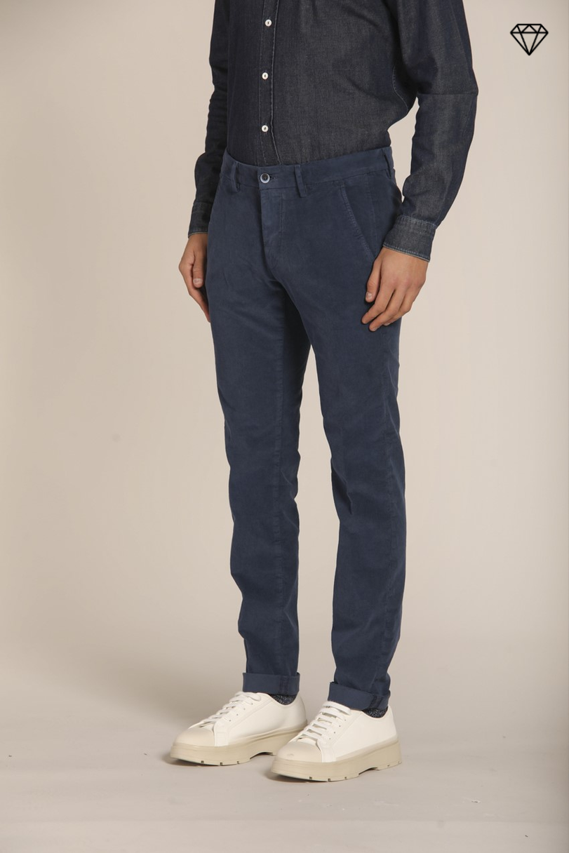 Torino pantalon chino homme en velours 1500 rayé coupe slim  ①.