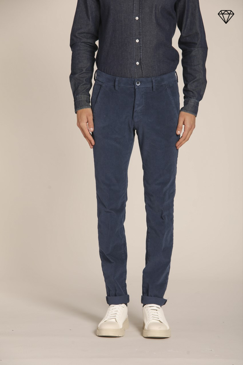 Torino pantalon chino homme en velours 1500 rayé coupe slim  ①.