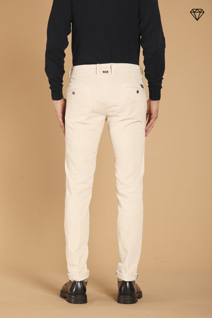 Torino pantalon chino homme en velours 1500 rayé coupe slim  ①.