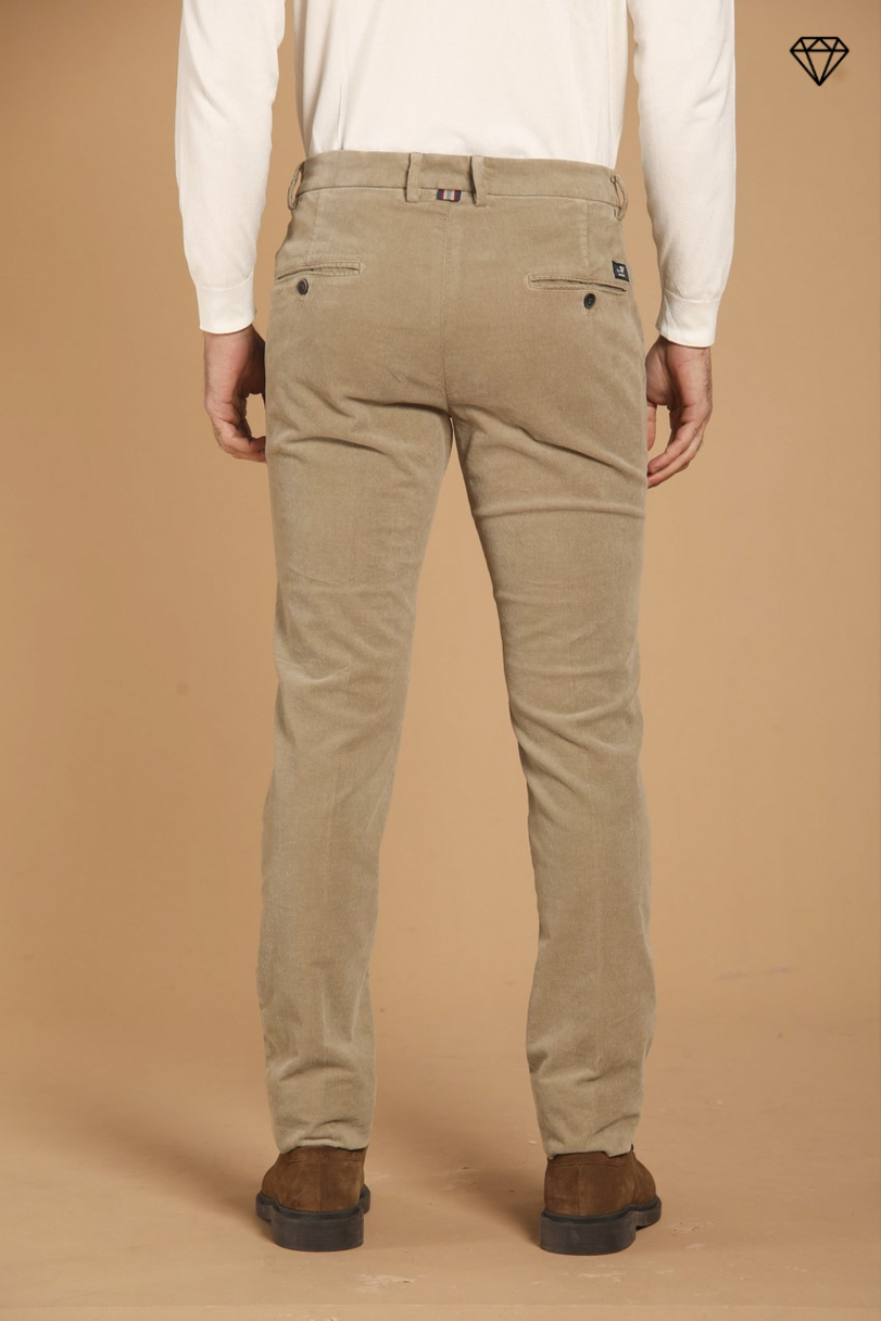 Torino pantalon chino homme en velours 1500 rayé coupe slim  ①.