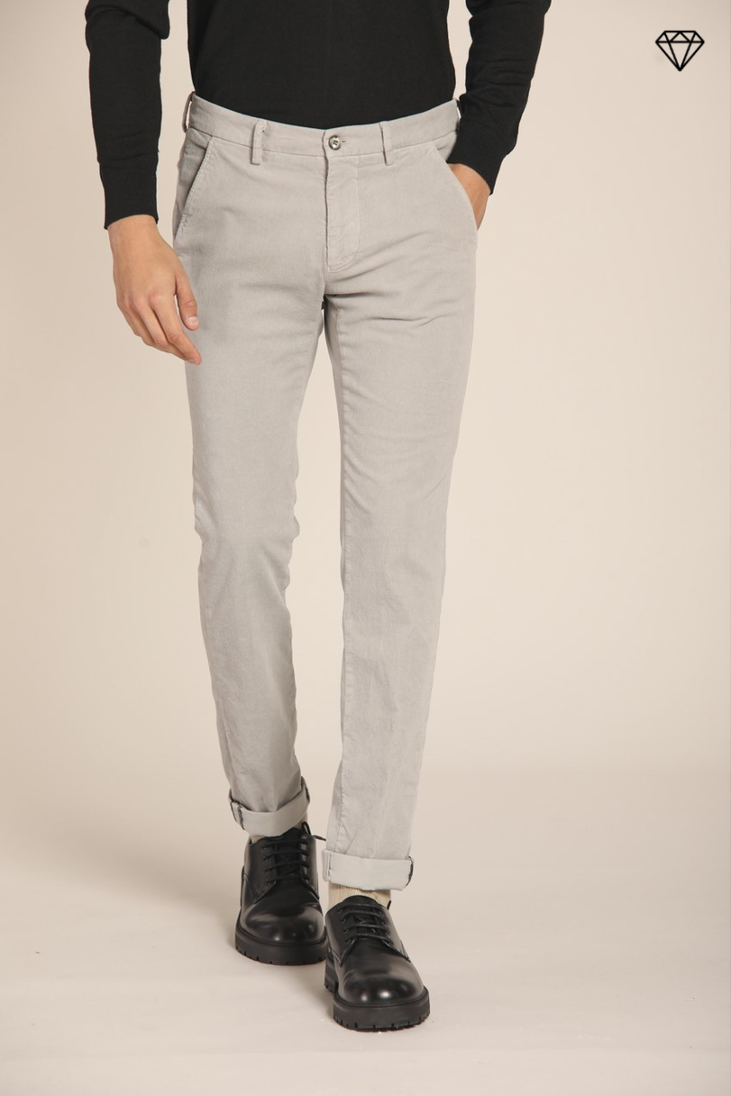 Torino Herren Chino Hose aus Samt 1500 gestreifte Slim Fit  ①