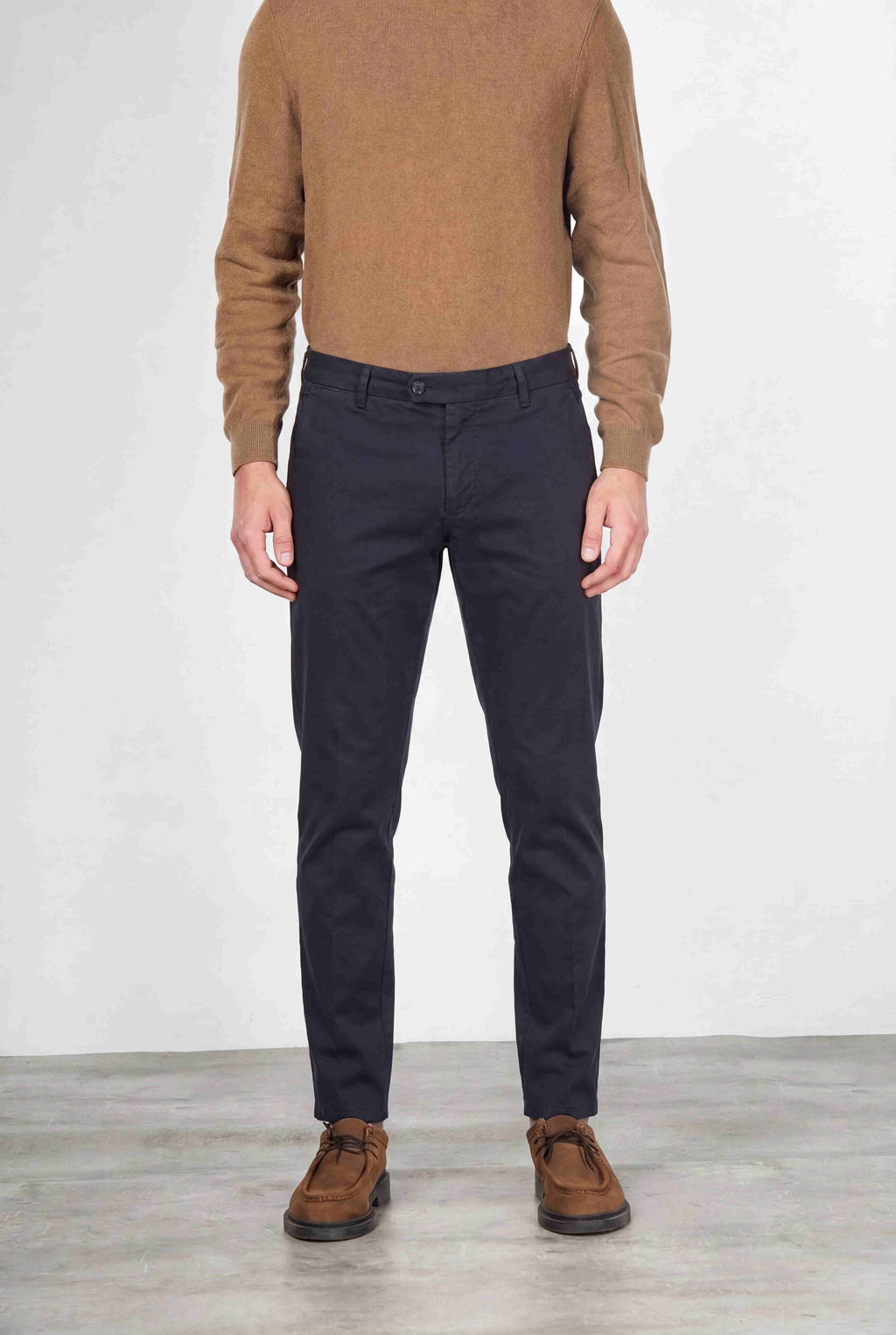 Torino Flex men’s chino pants in satin, slim fit ①