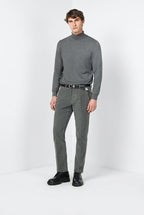 Torino Chinohose für Herren aus 1000-Rippen-Feincord, Slim Fit ①