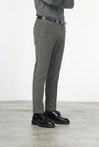 Torino Chinohose für Herren aus 1000-Rippen-Feincord, Slim Fit ①