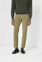 Torino Herren-Chinohose aus 1000-Rippen-Cord, Slim Fit ①