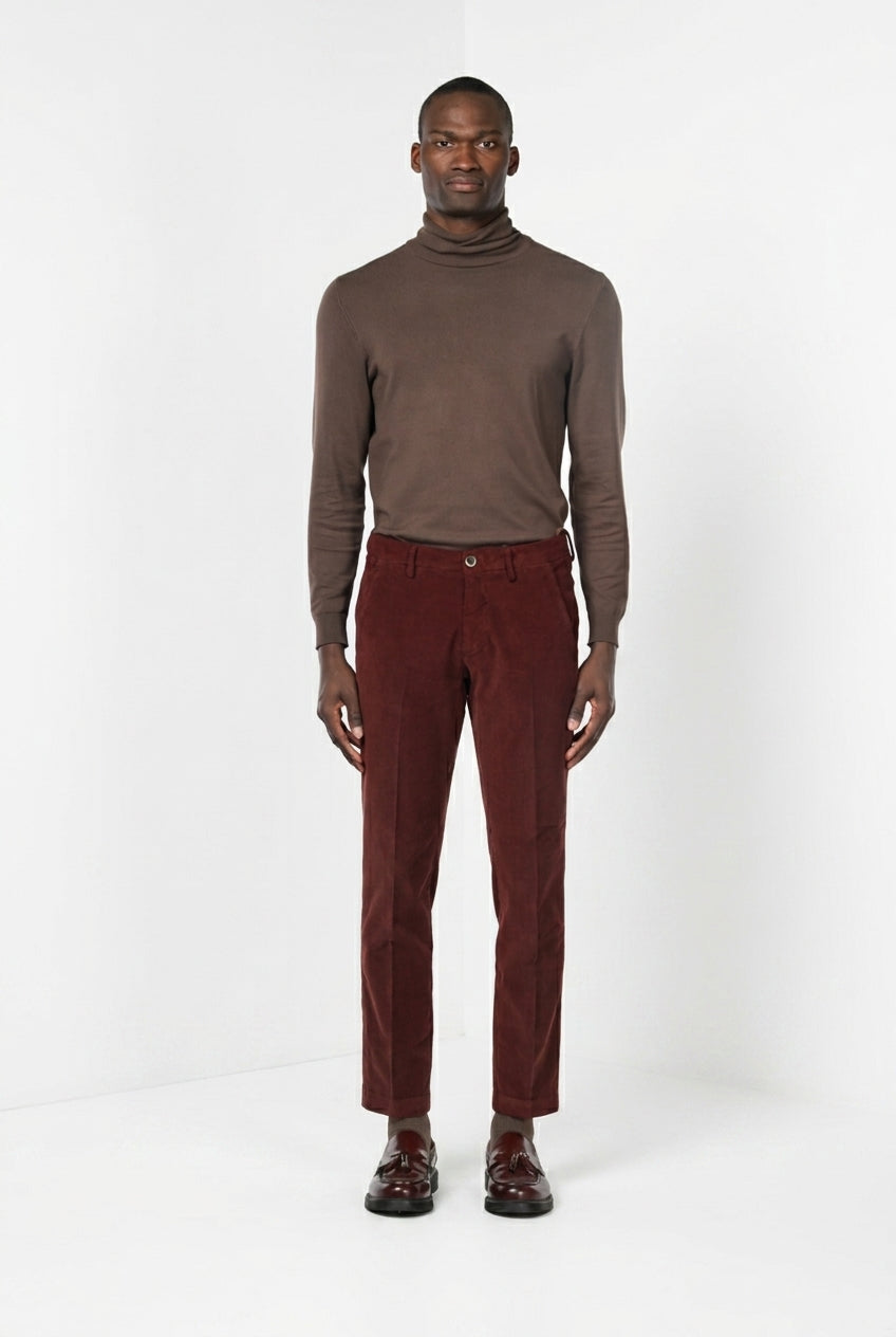 Torino Chinohose für Herren aus 1000-Rippen-Feincord, Slim Fit ①