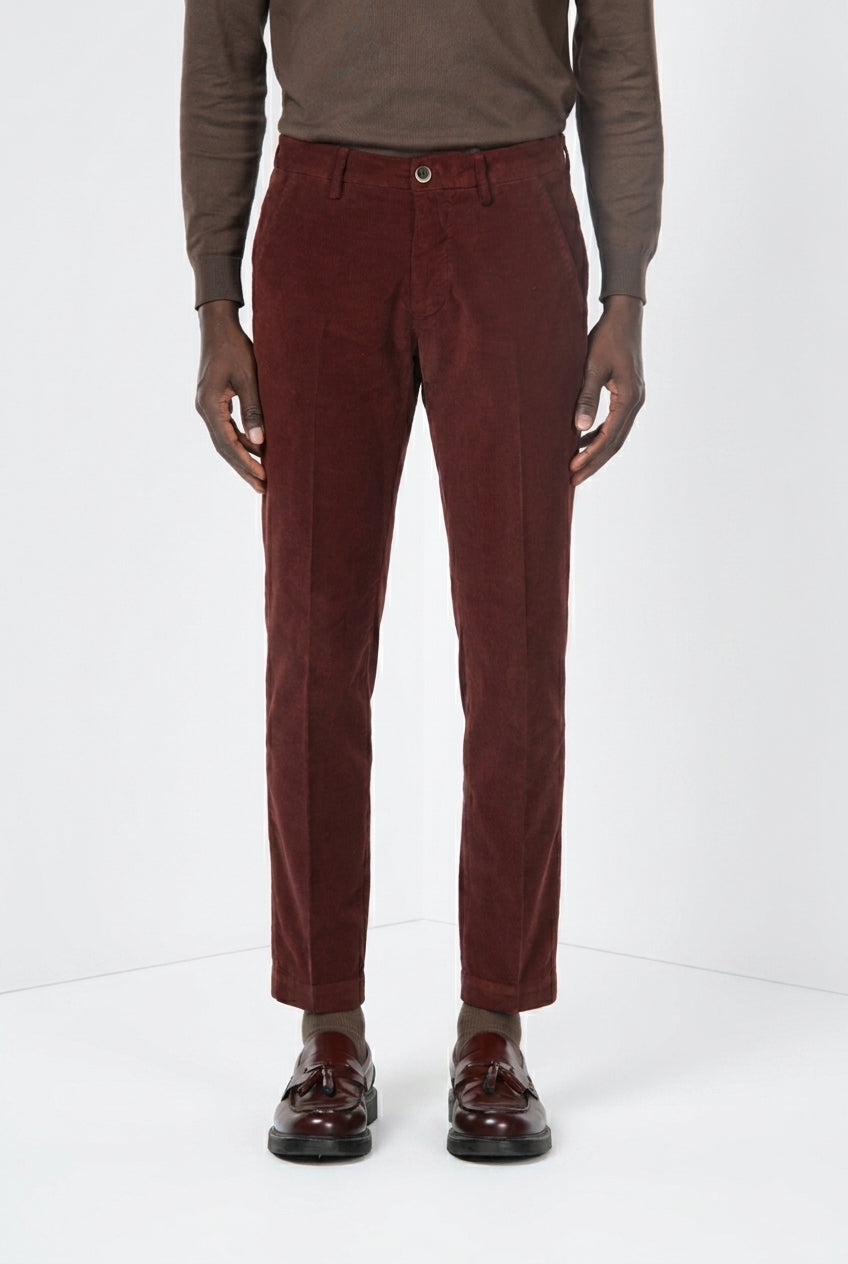 Torino Chinohose für Herren aus 1000-Rippen-Feincord, Slim Fit ①
