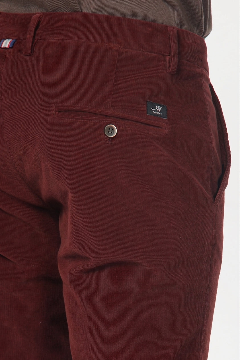 Torino Chinohose für Herren aus 1000-Rippen-Feincord, Slim Fit ①
