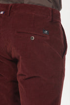 Torino Chinohose für Herren aus 1000-Rippen-Feincord, Slim Fit ①