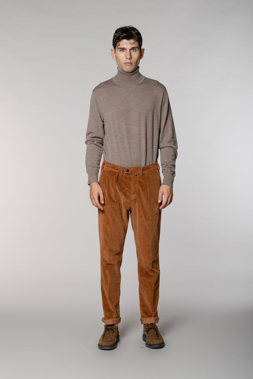 Boston 2 Pinces men’s chino trousers in 500 wale corduroy relaxed fit