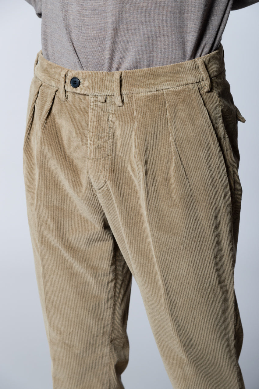 Boston 2 Pinces men’s chino trousers in 500 wale corduroy relaxed fit