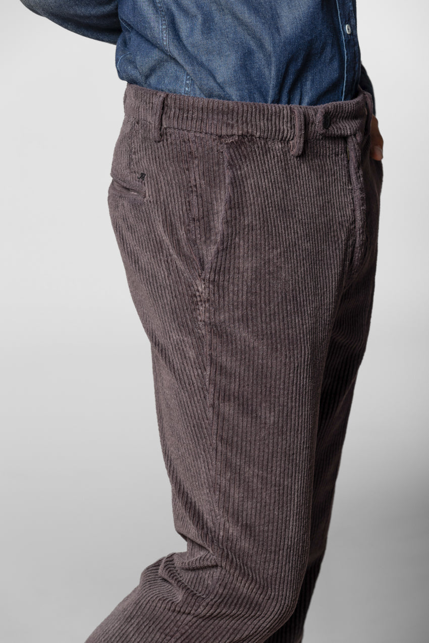 Boston men’s chino pants in wide-wale corduroy relaxed fit


