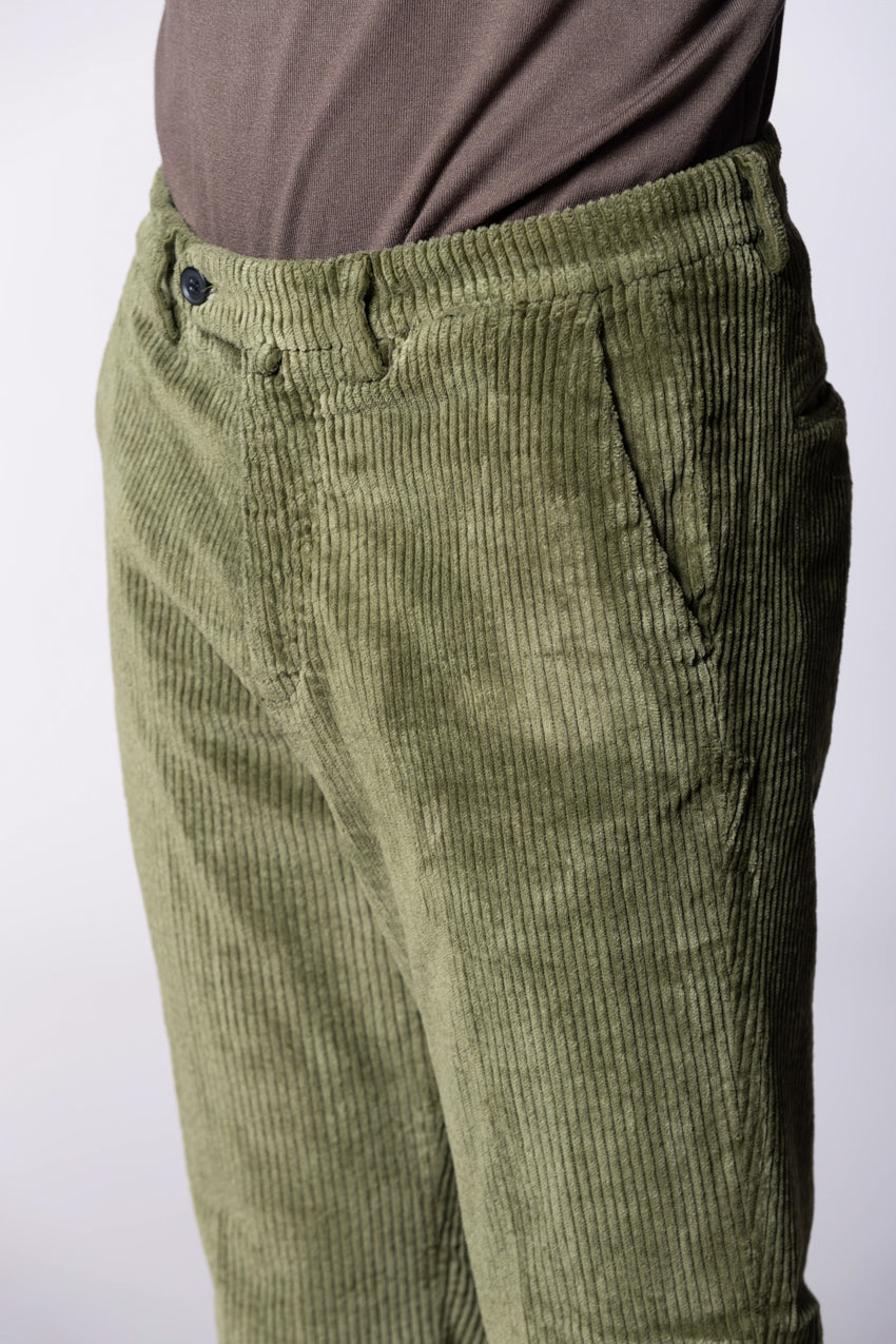 Boston men’s chino pants in wide-wale corduroy relaxed fit

