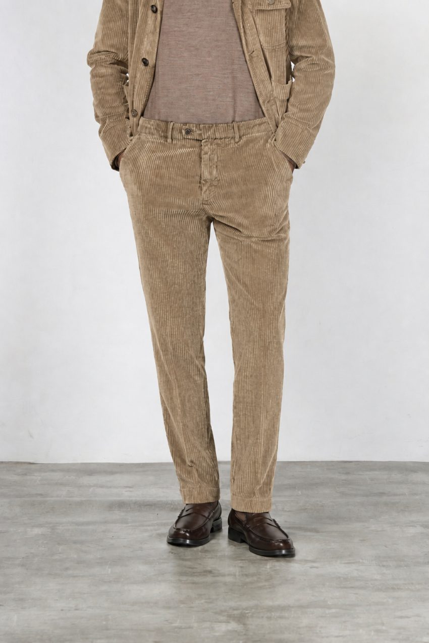 Paris men’s chino pants in wide-wale velvet with carrot fit
