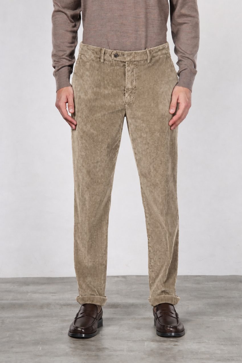 Paris men’s chino pants in wide-wale velvet with carrot fit
