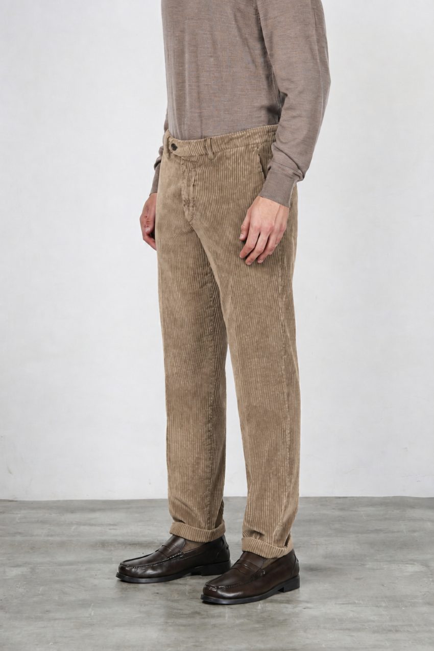 Paris men’s chino pants in wide-wale velvet with carrot fit
