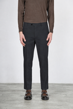Paris men’s chino pants in stretch tricotine with carrot fit ①