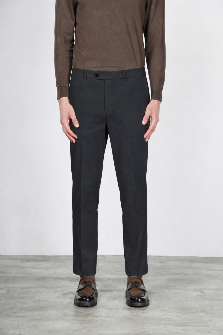 Paris pantalon chino homme en tricotine stretch carrot fit ①