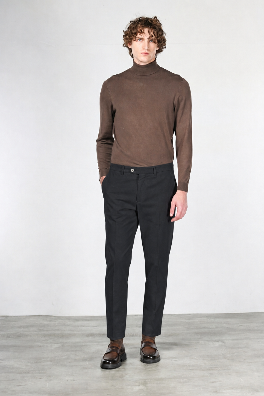 Paris men’s chino pants in stretch tricotine with carrot fit ①