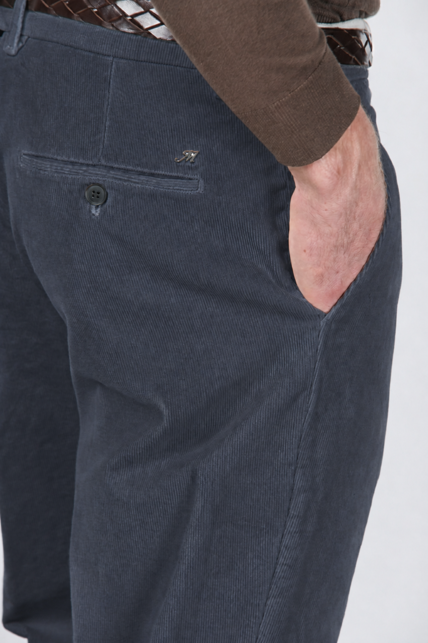 Paris Chinohose für Herren aus stretchigem 1000-Rippen-Samt mit carrot fit ①
