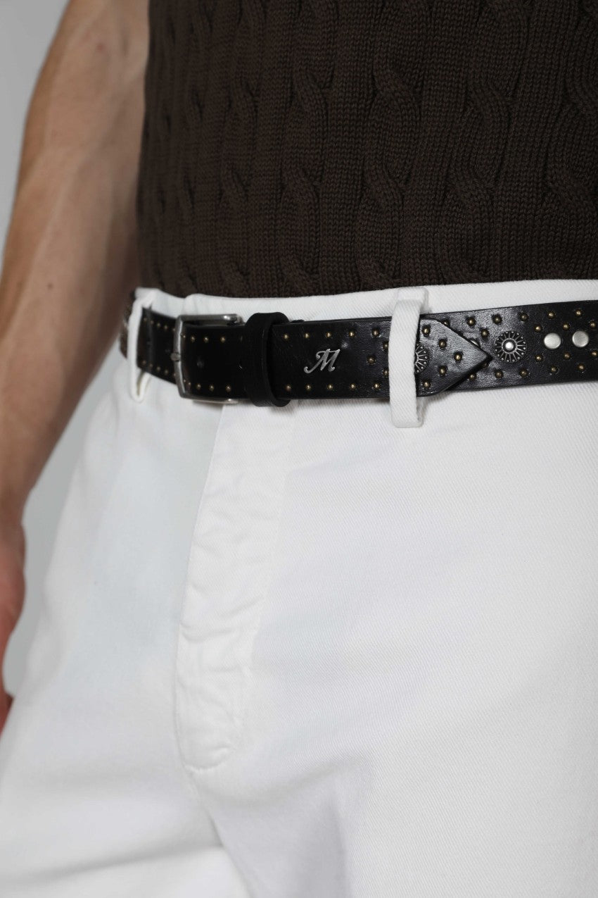 Ceinture en cuir faite à la main avec clous