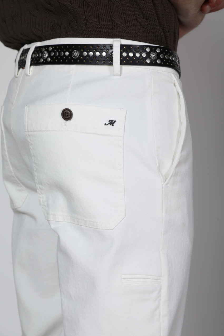 Ceinture en cuir faite à la main avec clous
