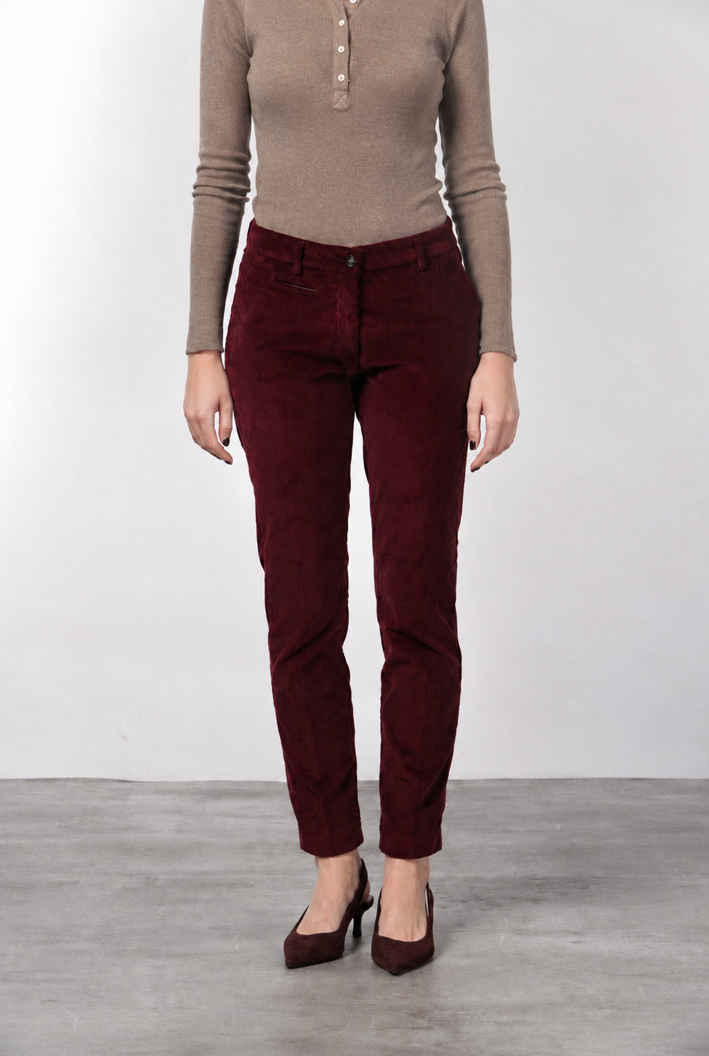 New York Slim pantalon chino femme en velours côtelé à grosses côtes coupe slim ①