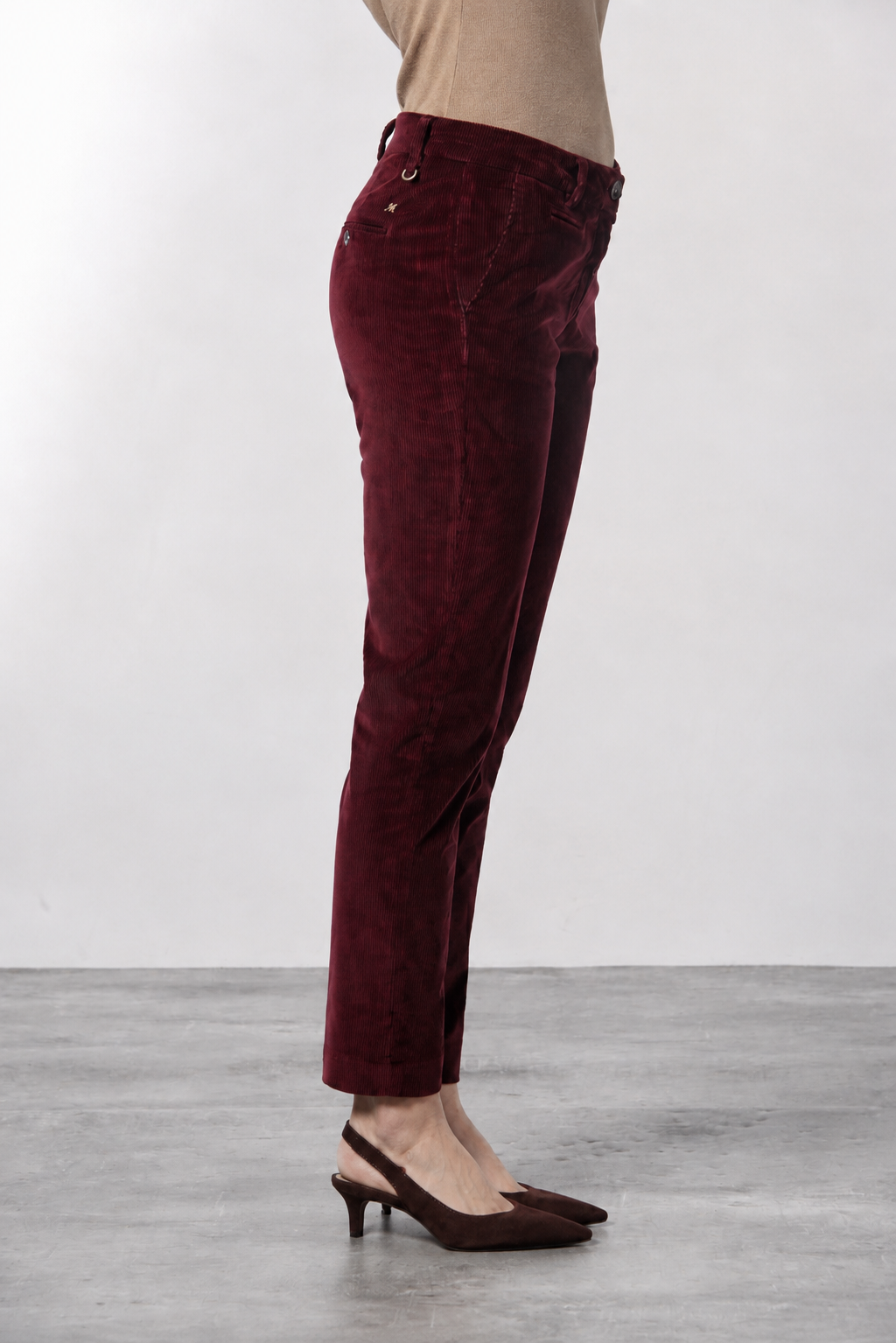 New York Slim women’s chino trousers in wide-wale corduroy slim fit ①