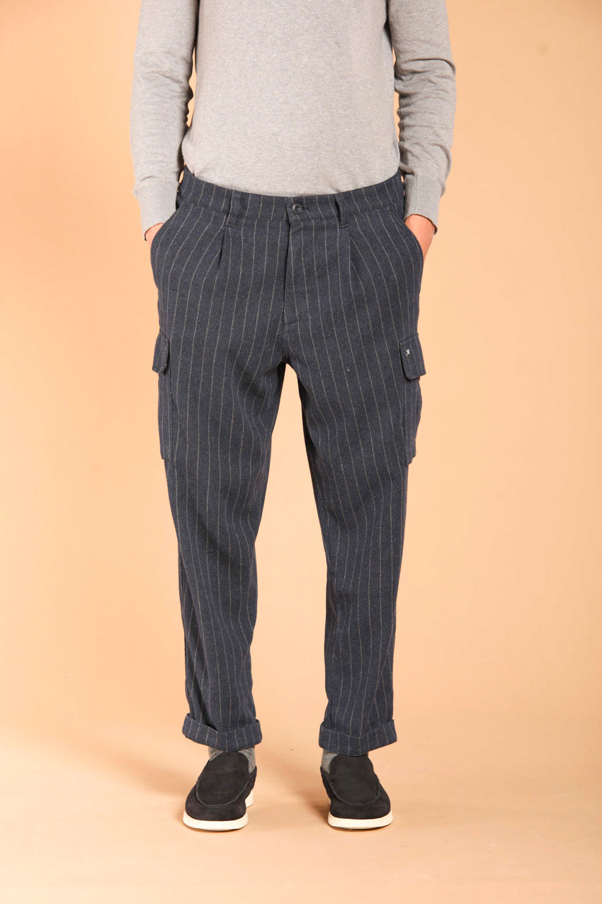 immagine 1 di pantalone cargo uomo modello Chile 1 Pinces di colore blu scuro fit relaxed di Mason's