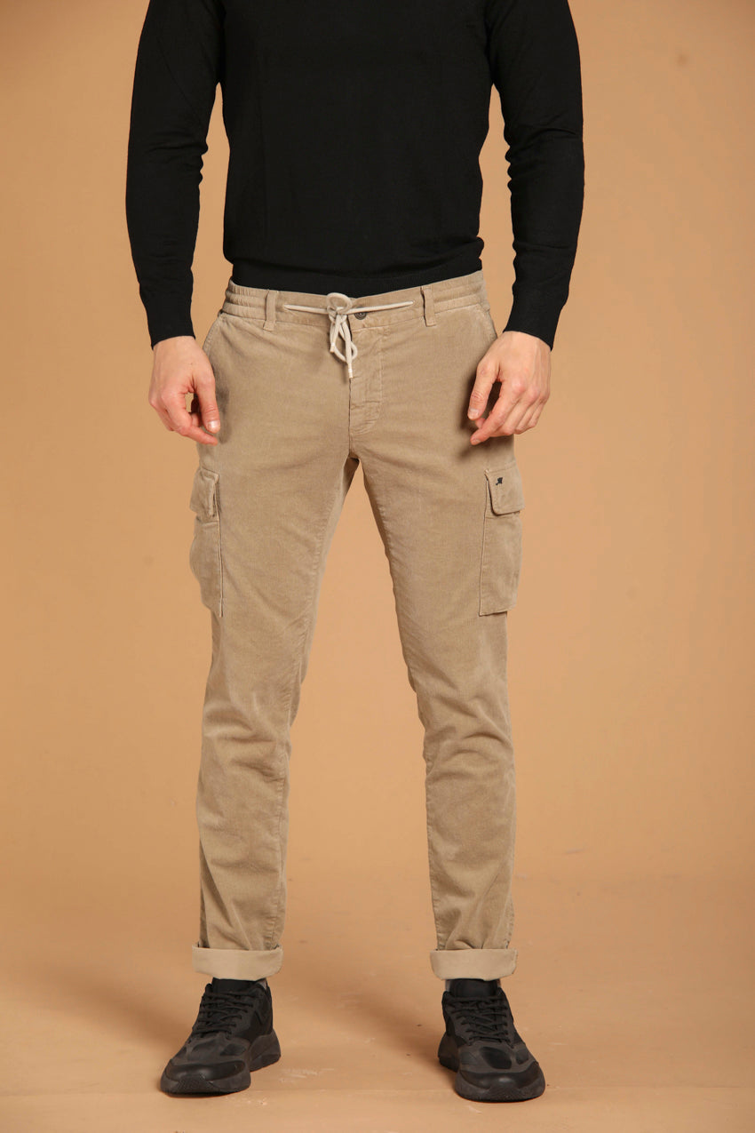 immagine 1 di pantalone cargo jogger modello Chile colore kaki fit extra slim di Mason's