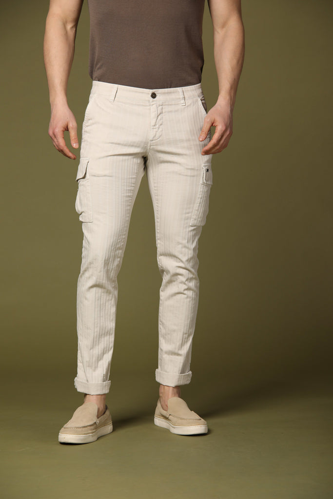 Image 1 de pantalon cargo pour homme modèle Chile en couleur stuc, coupe extra slim de Mason's