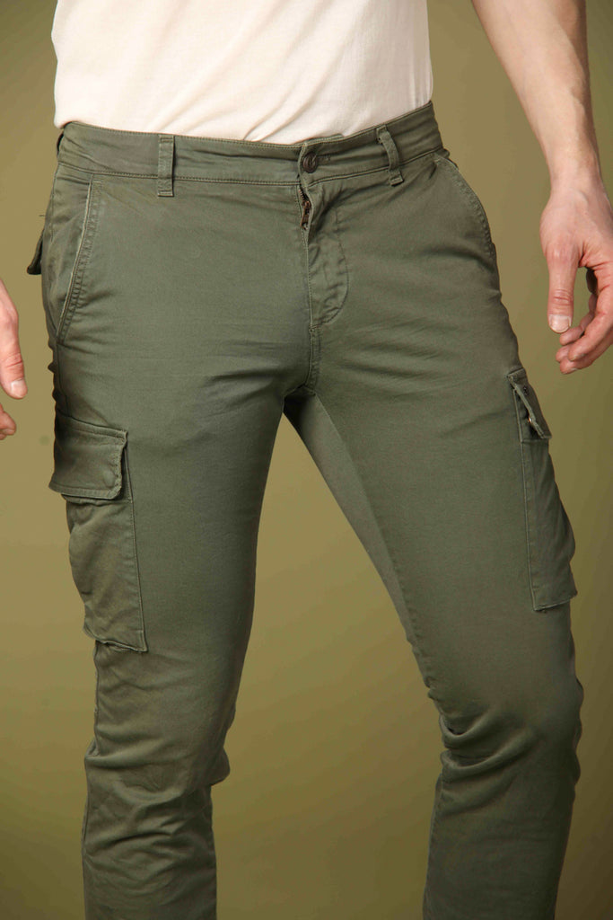 Image 1 de pantalon cargo pour homme modèle Chile en vert, coupe extra slim de Mason's