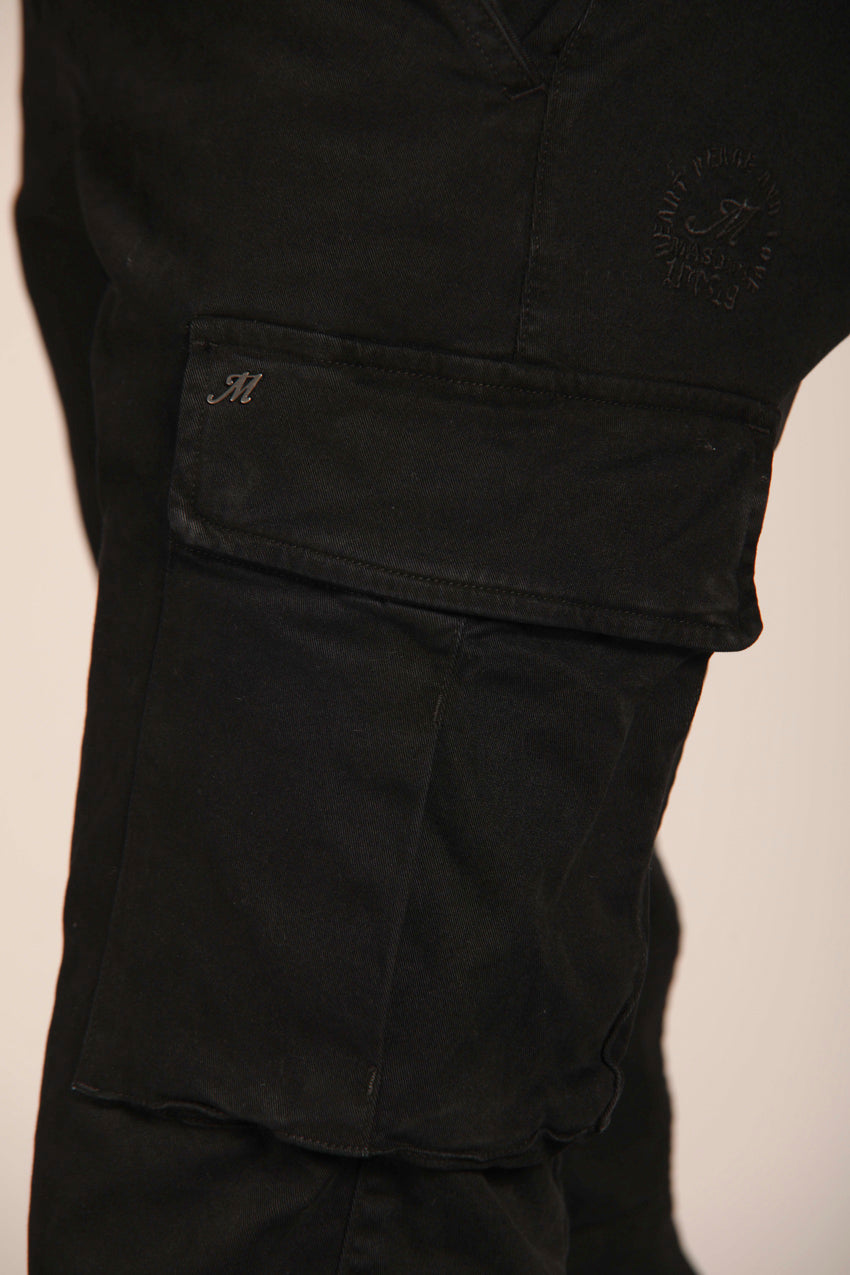 immagine 4 di pantalone cargo uomo modello Chile in nero, fit extra slim di mason's