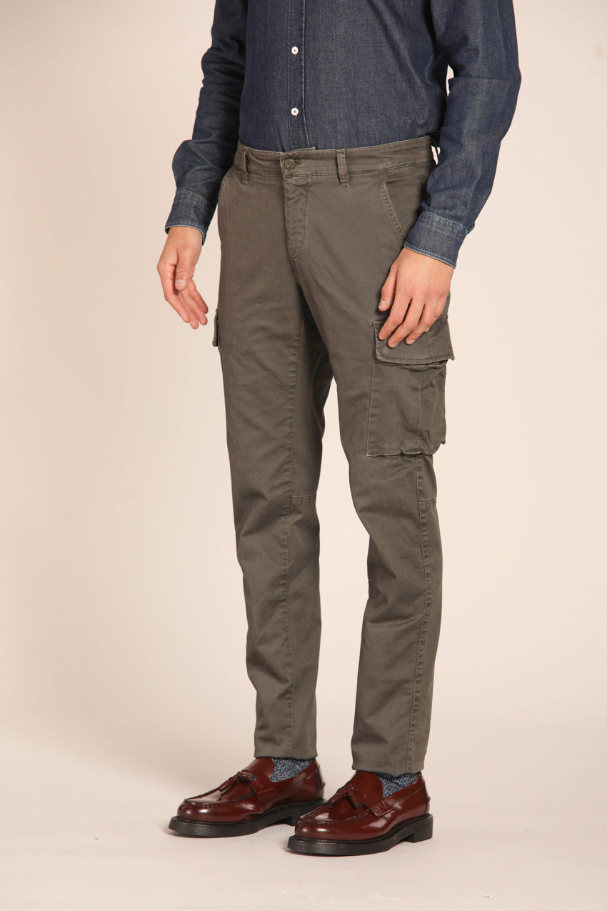 immagine 3 di pantalone cargo uomo modello Chile, in verdenew, fit extra slim di mason's