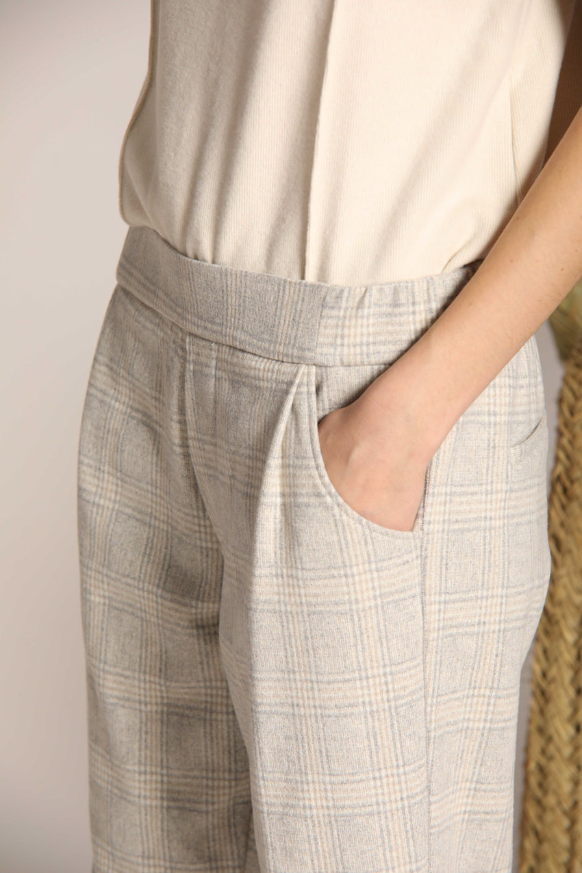immagine 4 di pantalone chino donna, modello Easy Jogger, di colore grigio, pattern galles, fit relaxed di mason's