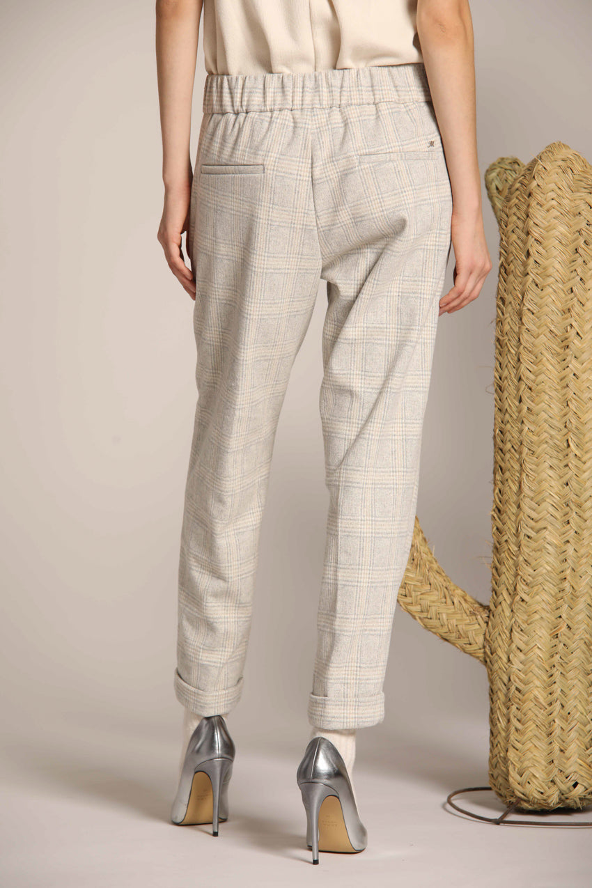immagine 5 di pantalone chino donna, modello Easy Jogger, di colore grigio, pattern galles, fit relaxed di mason's