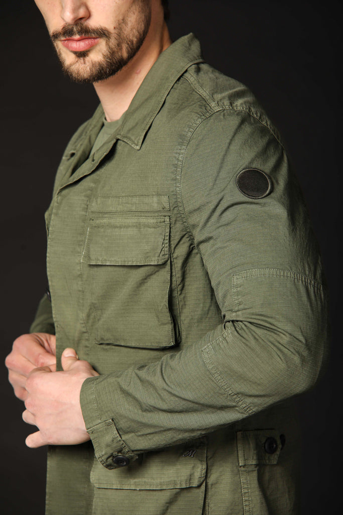 Image 1 d'une chemise-veste pour homme de couleur verte, coupe régulière, de chez Mason's