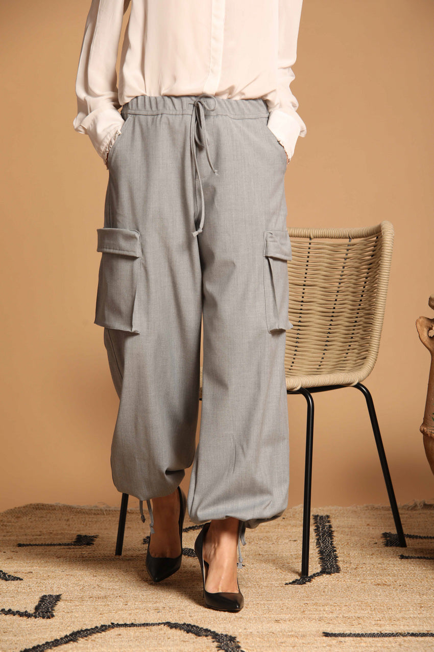 immagine 1 di pantalone cargo donna, modello Francis di colore grigio melange, fit relaxed di mason's