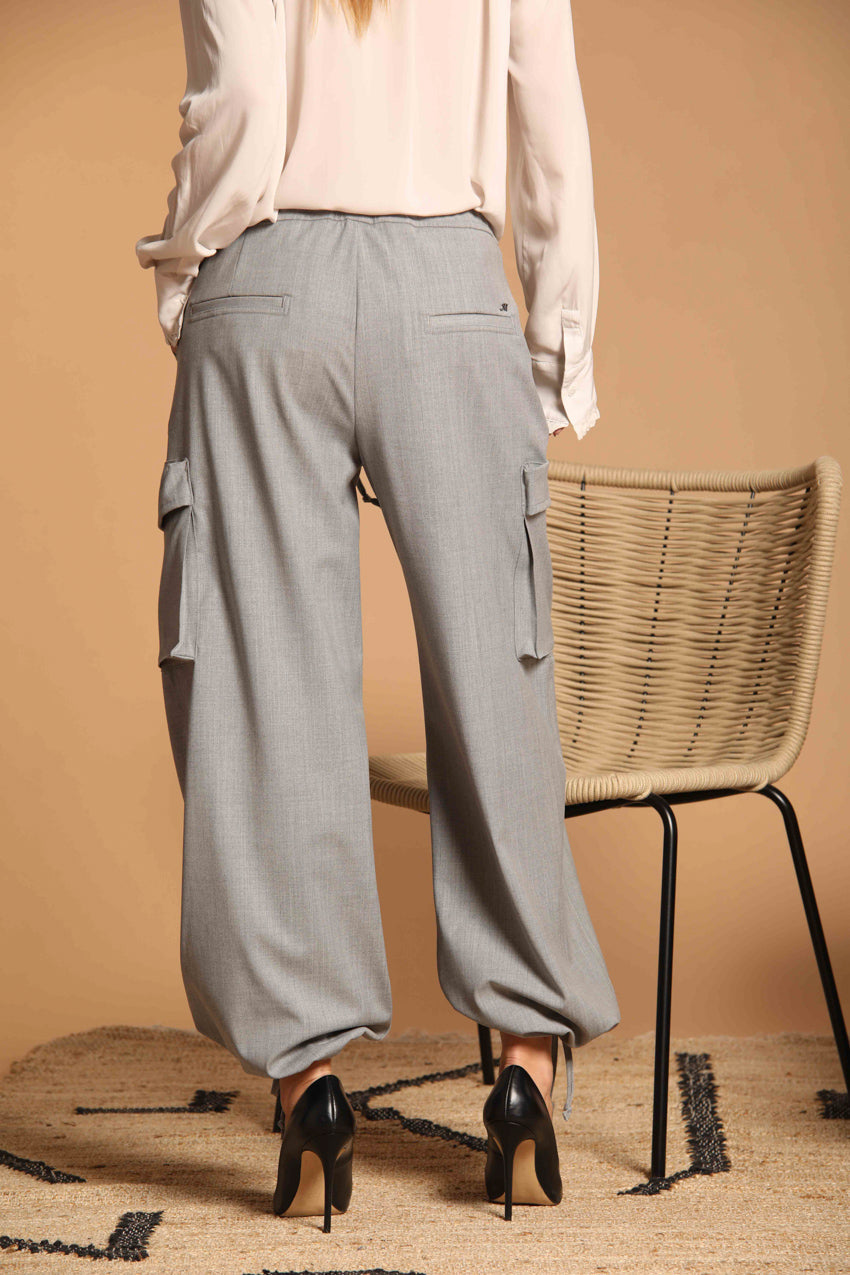 immagine 4 di pantalone cargo donna, modello Francis di colore grigio melange, fit relaxed di mason's