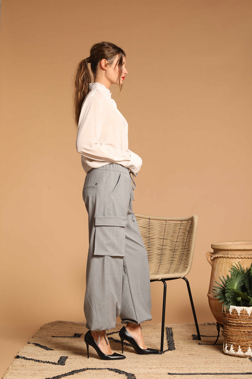 immagine 2 di pantalone cargo donna, modello Francis di colore grigio melange, fit relaxed di mason's