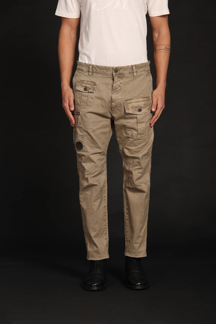 immagine 1 di pantalone cargo uomo modello George Coolpocket di colore kaki fit carrot di Mason's