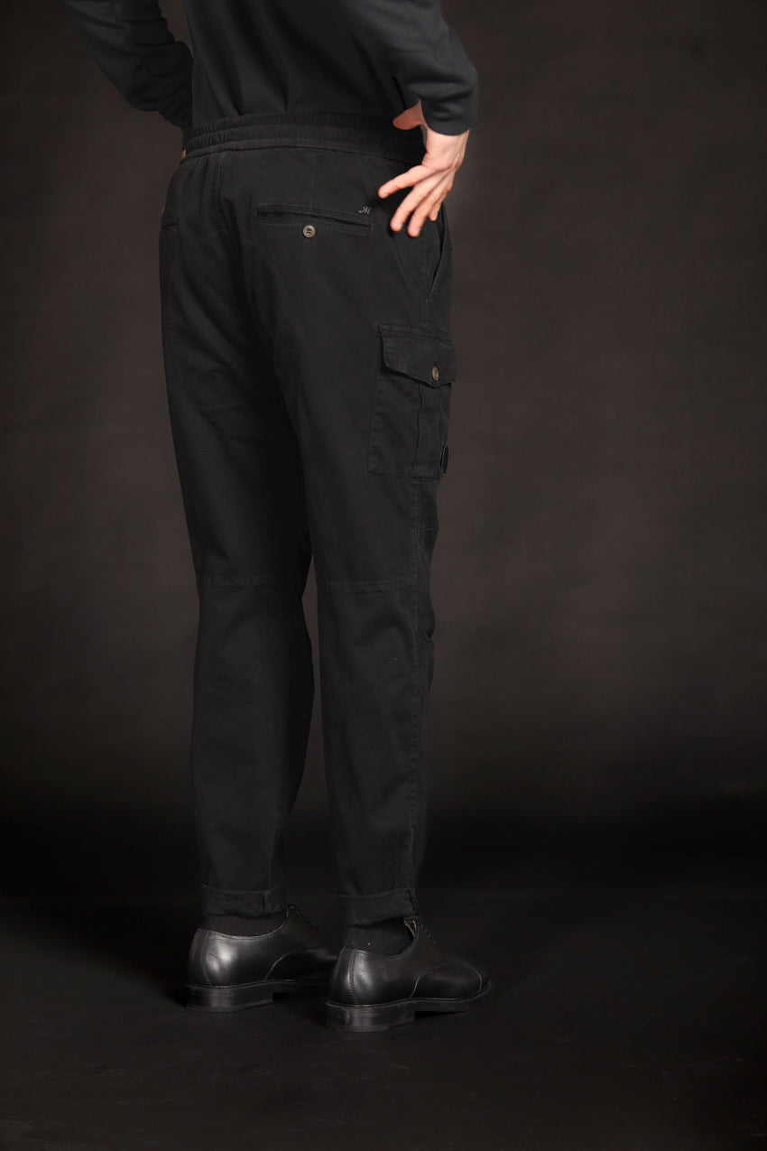 immagine 5 di pantalone cargo uomo, modello George Sack di colore nero, carrot fit di Mason's