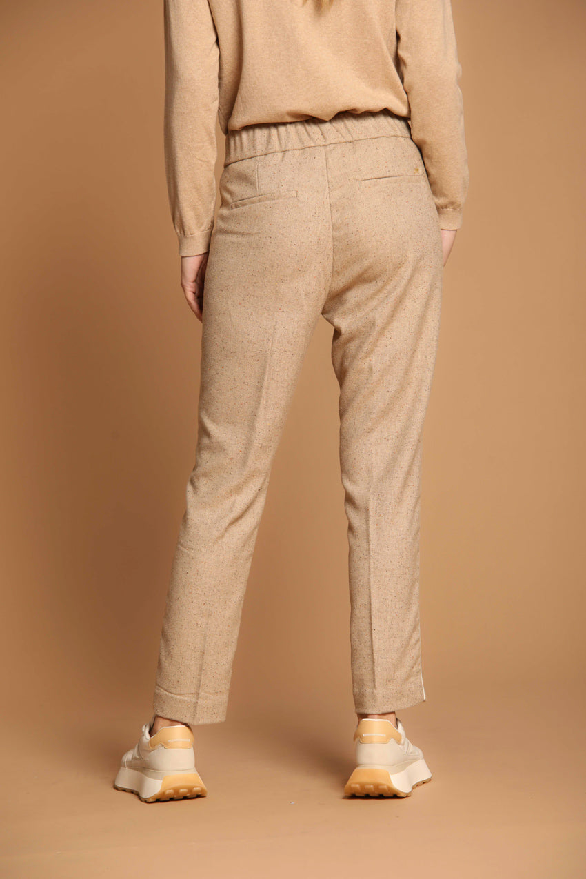 immagine 4 di pantalone chino odnna, modello Iris Jog, di colore naturale, in tweed, fit regular di mason's