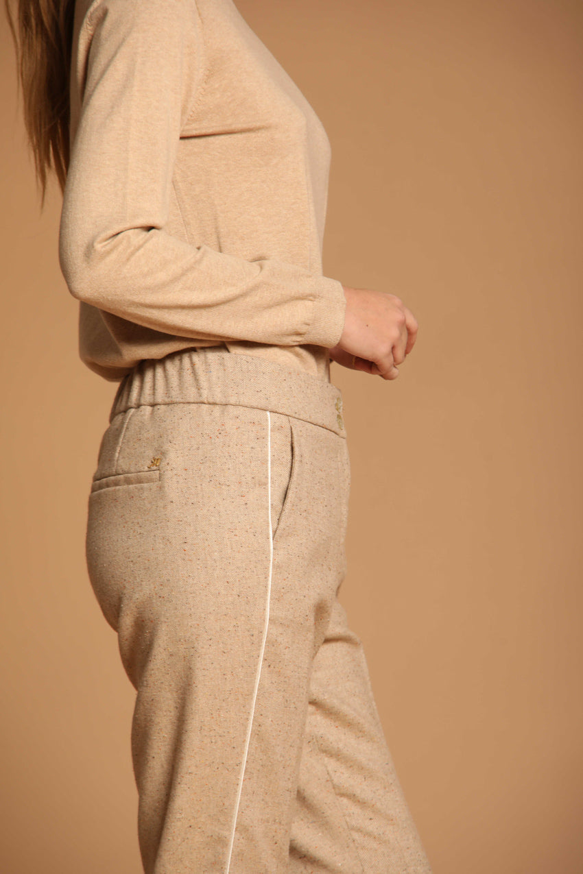 immagine 3 di pantalone chino odnna, modello Iris Jog, di colore naturale, in tweed, fit regular di mason's