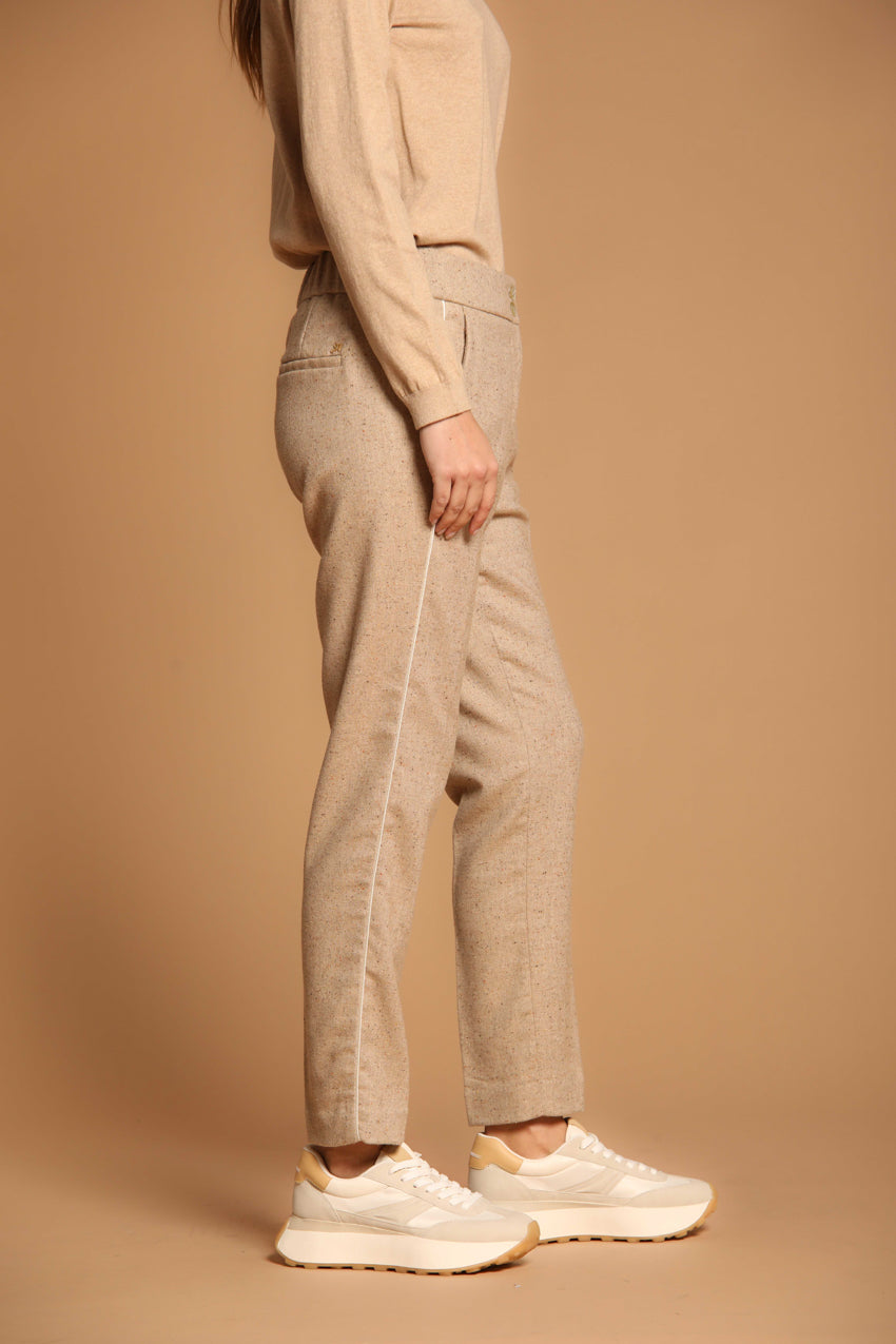 immagine 2 di pantalone chino odnna, modello Iris Jog, di colore naturale, in tweed, fit regular di mason's