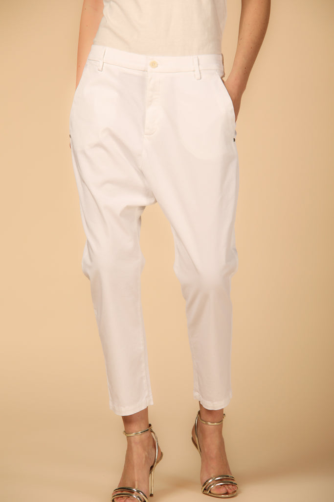 Image 1 de Pantalon jogger chino pour femme modèle Malibu de Mason's en blanc, relaxed fit