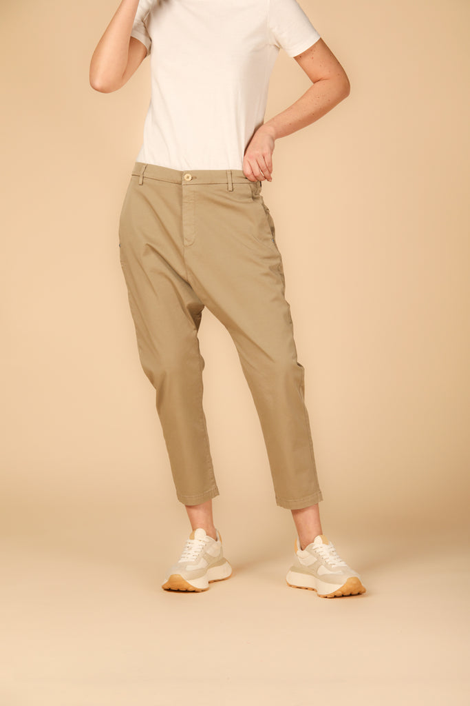 Image 1 de pantalon chino jogger femme modèle Malibu, couleur corde, coupe relaxéd de Mason's