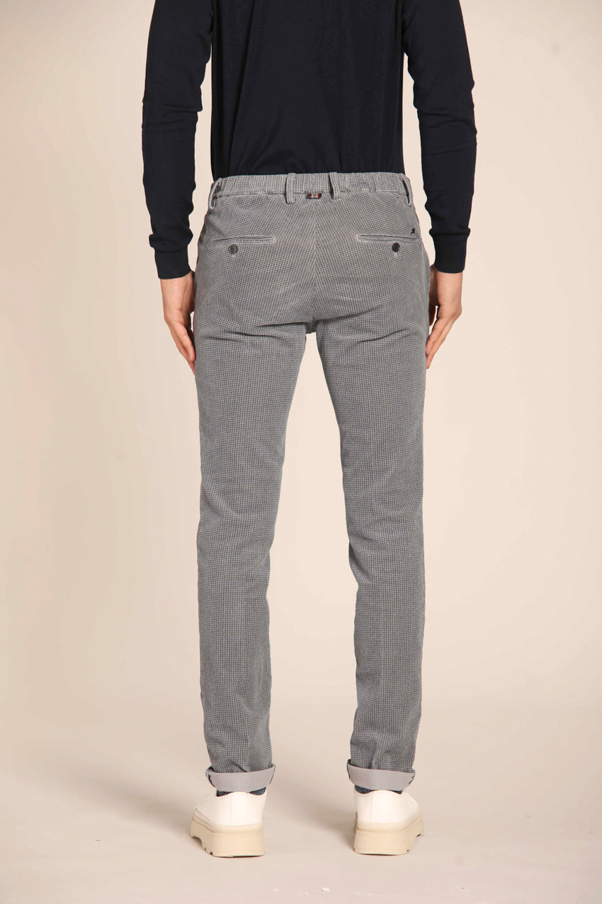 immagine 5 di pantalone chino uomo, con fantasia pied de poul, modello Milano City String, di colore grigio con fit extra slim di Mason's