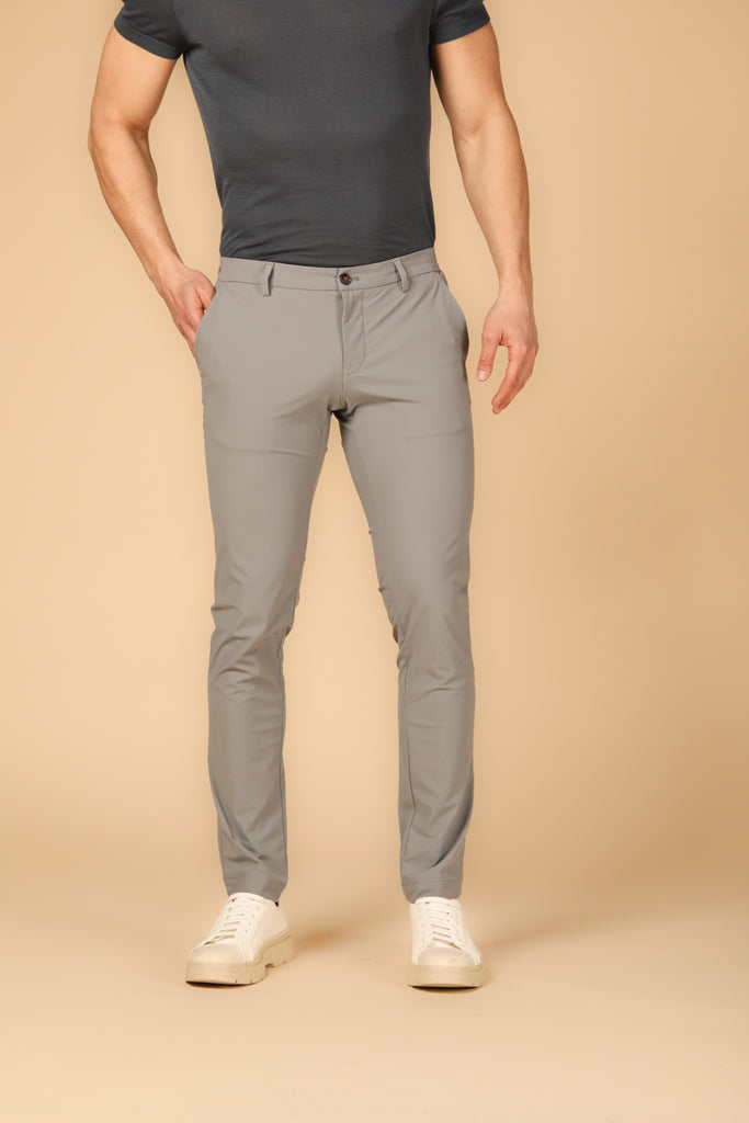Image 1 de pantalon chino jogger homme modèle Milano Style Dynamic en gris clair, coupe extra slim de Mason's